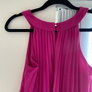Size 4 womens pink dress. Flowy and flirty 💕